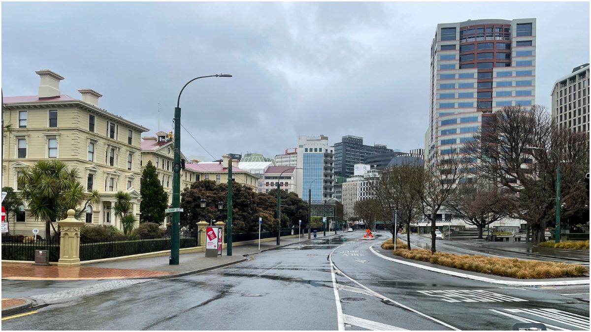 خلو شوارع مدينة ولينغتون النيوزيلاندية بعد فرض الإغلاق الشامل لمكافحة انتشار متحوّر "دلتا"