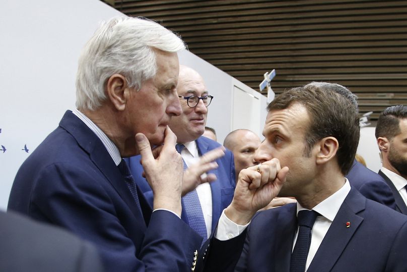 Michel Barnier y Emmanuel Macron en 2019.