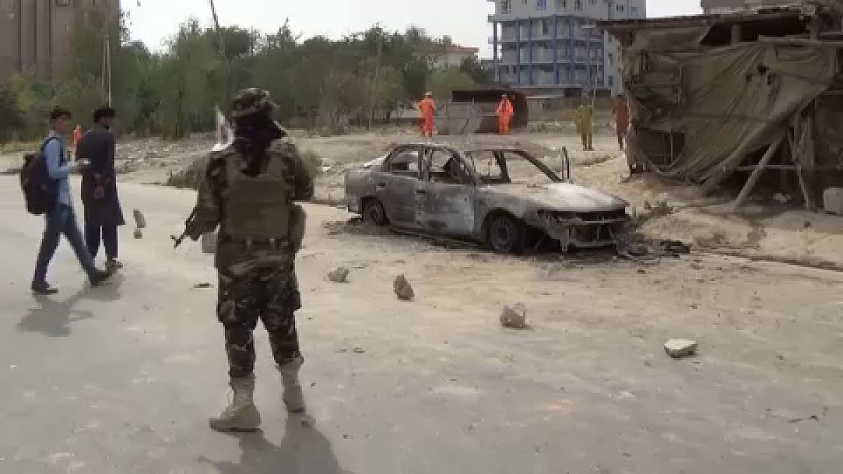 Le groupe État islamique tire des roquettes à Kaboul à la veille du départ des Américains