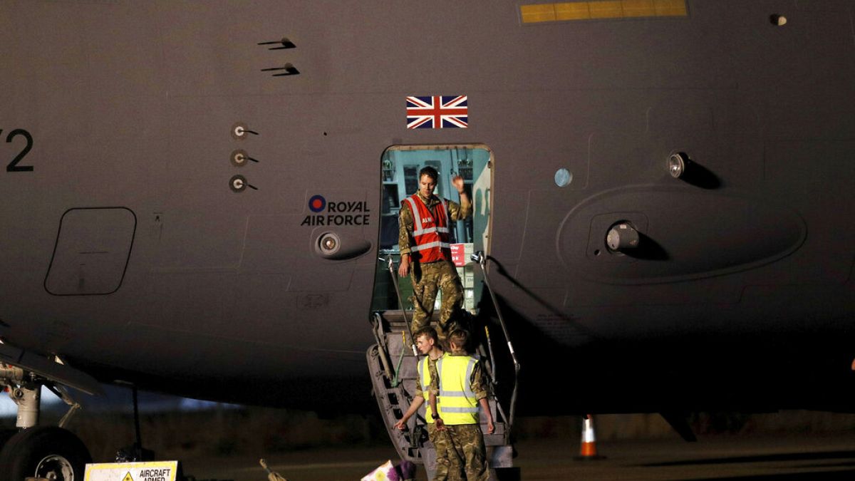 Afganistan'da görev yapan İngiliz askerler.