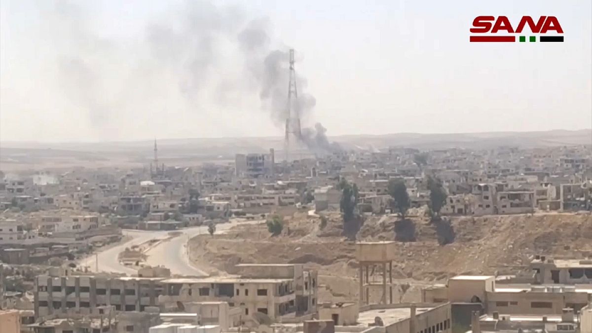الجيش السوري يقصف مناطق خاضعة لسيطرة المعارضة المسلحة في درعا البلد 
