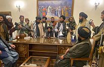 Talibãs celebram poder sobre o Afeganistão