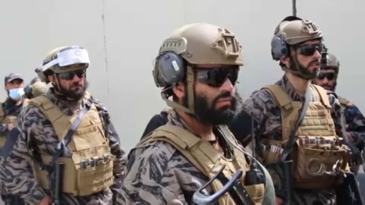 A tálib különleges erők tagjai a kabuli repülőtéren 