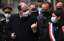 Arthur Dénouveaux, au centre, entouré de la maire de Paris et du Premier ministre français