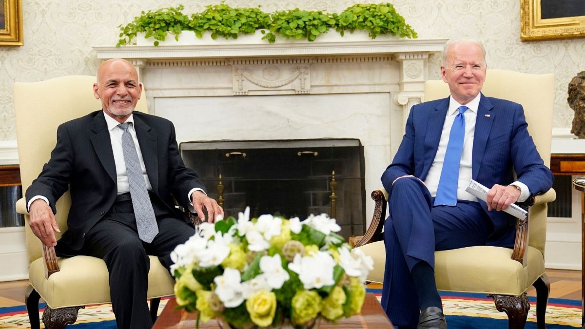 جو بایدن، رئیس جمهوری آمریکا و اشرف غنی، رئیس جمهوری پیشین افغانستان