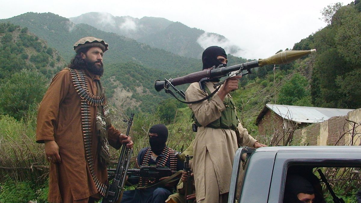 Pakistan Taliban'ına (TTP) mensup militanlar