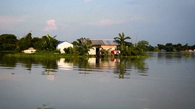 شاهد: الفيضانات في ولاية آسام الهندية  تجبر القرويين على الفرار