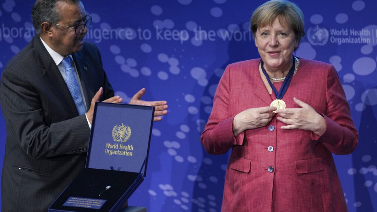Kanzlerin Angela Merkel bei der WHO-Ehrung in Berlin an der Charité