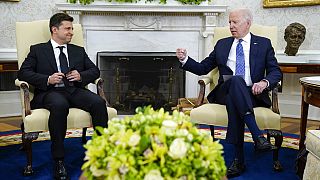 Zelensky recebe apoio de Biden na oposição a Putin