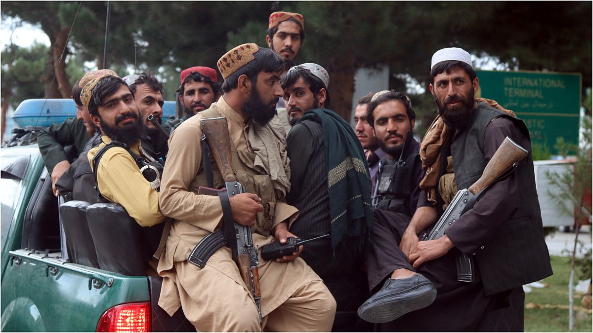 عناصر من حركة طالبان في أحد شوارع العاصمة الأفغانية كابول