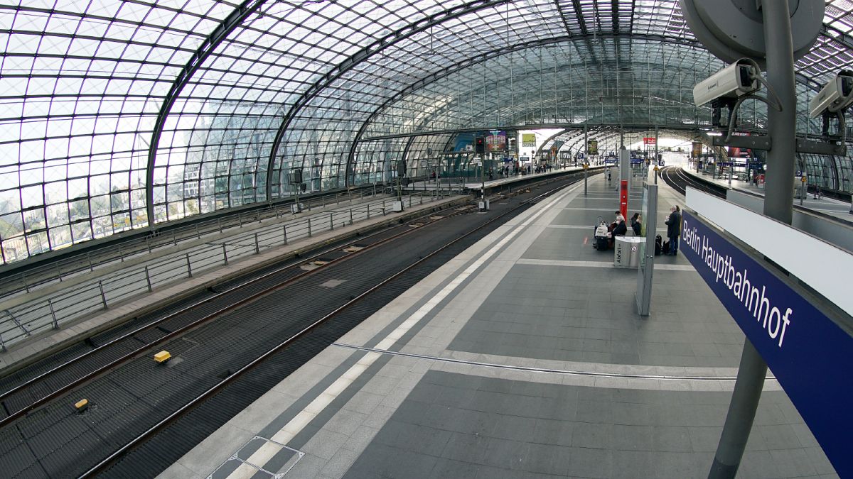 المحطة الرئيسية في برلين شبه خالية بسبب إضراب عمال القطاع في ألمانيا، الخميس 2 سبتمبر 2021.