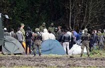 قوات الأمن البولندية تحاصر مهاجرين عالقين على الحدود مع بيلاروس، الأربعاء 1 سبتمبر 2021