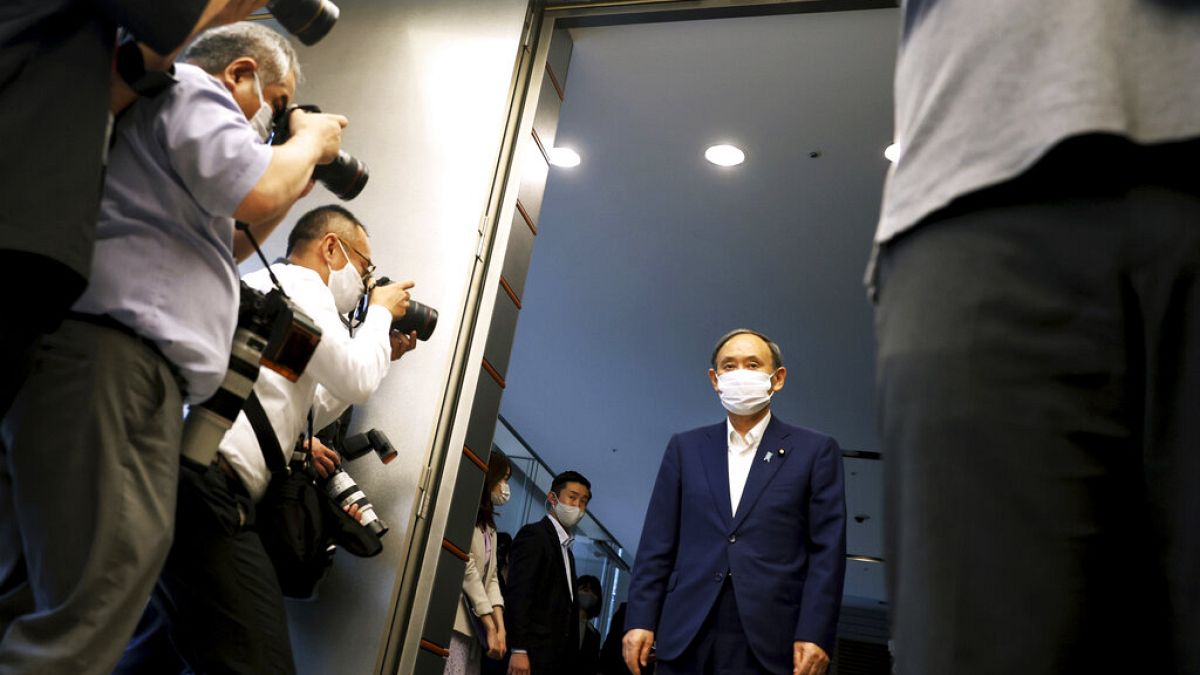 Japon: impopulaire, le premier ministre Yoshihide Suga jette l'éponge