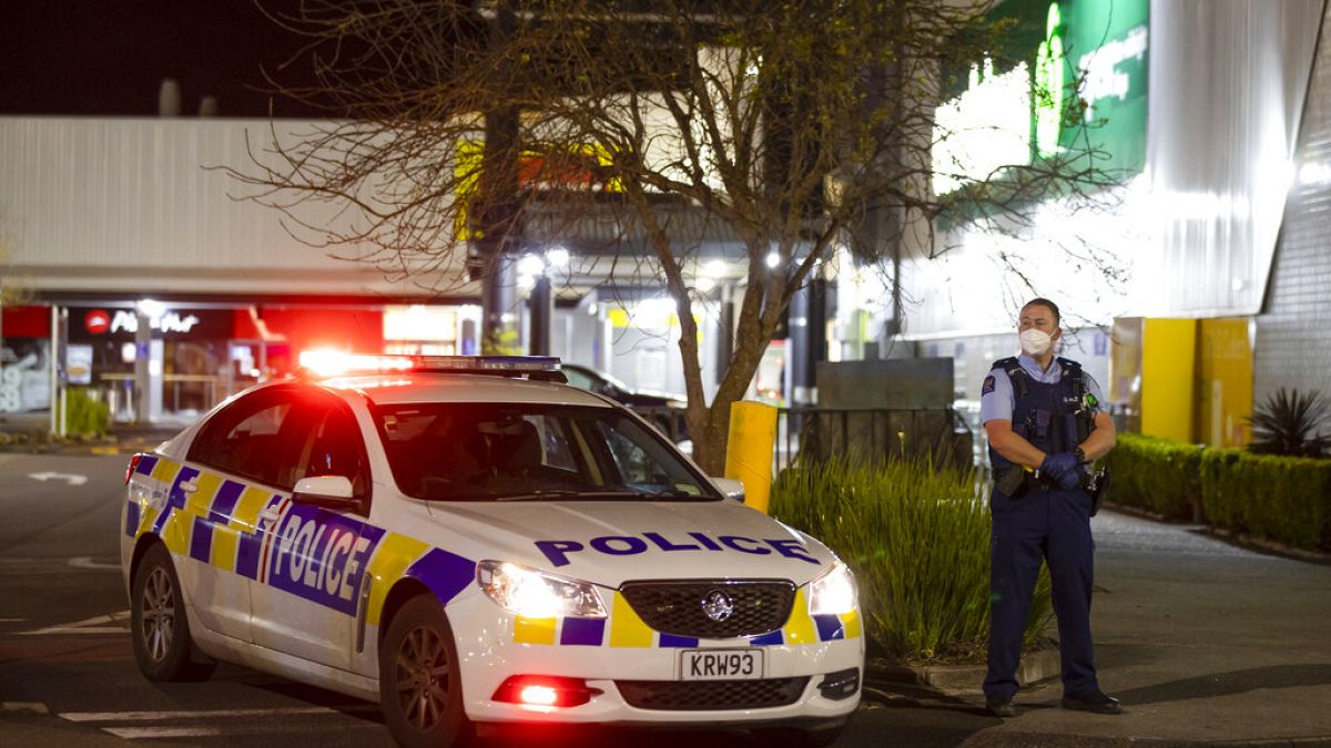 Başbakan Jacinda Ardern, söz konusu olayı "terör saldırısı" olarak niteledi.