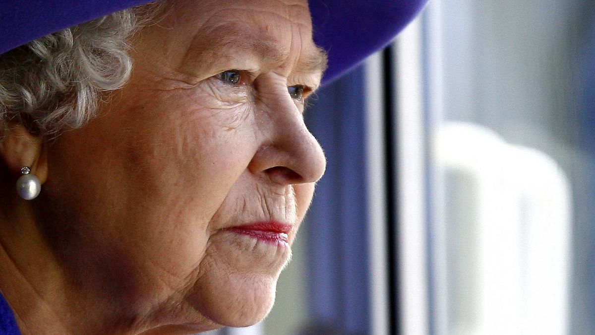 الملكة إليزابيث الثانية، باينوود، إنجلترا، الجمعة 2 نوفمبر 2007