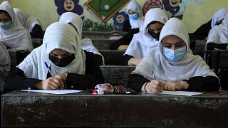 طالبات في مدرسة بكابول، أفغانستان
