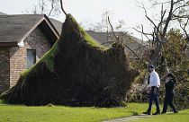 Джо Байден посещает районы, пострадавшие от урагана "Ида" в Луизиане