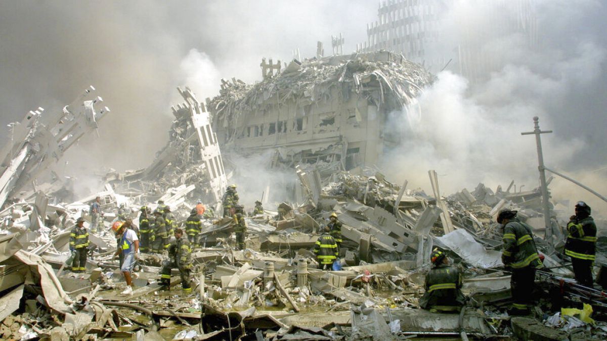 ABD'de 11 Eylül 2001'deki terör saldırılarında 4 yolcu uçağı kaçırılmış, uçaklardan ikisi İkiz Kuleler'e çarpmıştı.