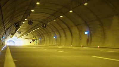 Aeroplane flies through tunnel at 245 km/h.