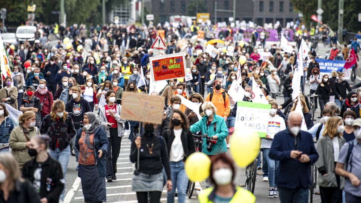 Zehntausende demonstrieren in Berlin gegen Rassismus und für Solidarität