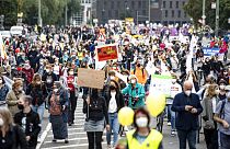 Migliaia in piazza per l'accoglienza a Berlino