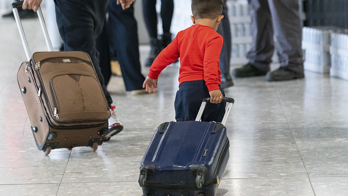 Illustration - Un jeune réfugié afghan à l'aéroport londonien d'Heathrow le 26 août 2021
