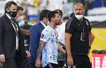 Félbeszakadt a brazil-argentin meccs a hatóságok közbelépése miatt