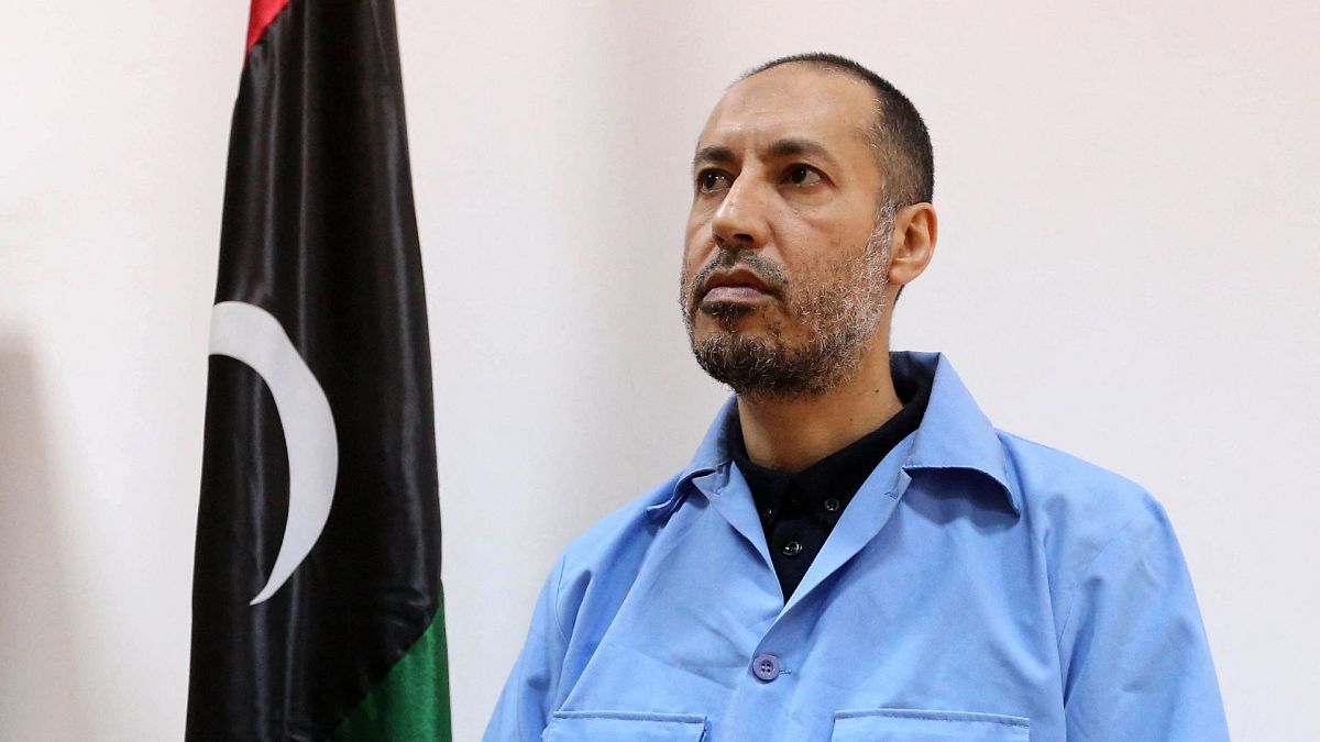 السعدي القذافي، نجل معمر القذافي، ينتظر المحاكمة في محكمة في العاصمة الليبية طرابلس، 13 مارس / آذار 2016 