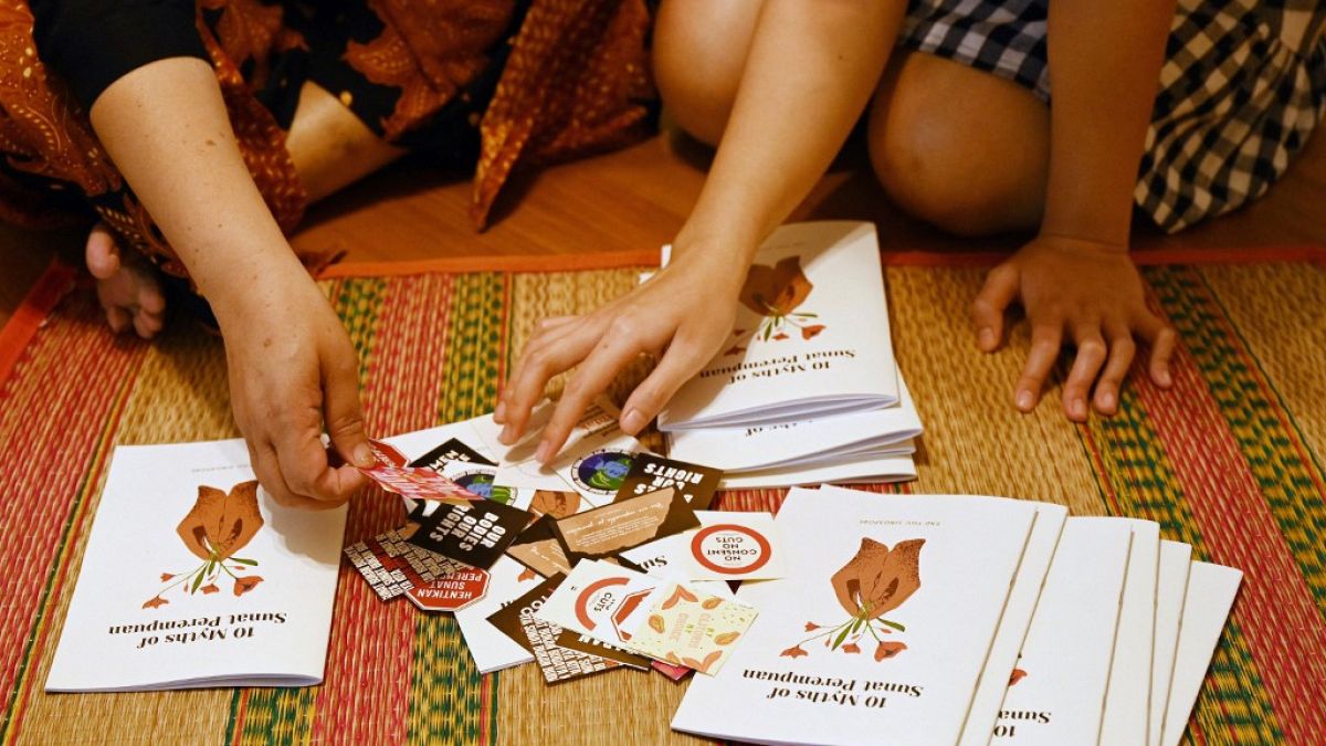 Singapur'da kadın sünneti konusunda bilgilendirici kitapçıklar (arşiv)