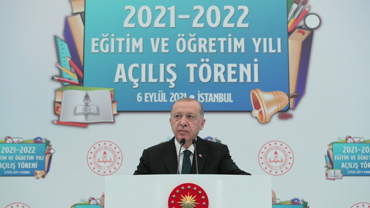 Cumhurbaşkanı Recep Tayyip Erdoğan, Sultanahmet Mesleki ve Teknik Anadolu Lisesi'nde 2021-2022 Eğitim Öğretim Yılı Açılış Programı'na katılarak konuşma yaptı