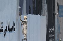 Taliban başkent Kabil'deki duvar resimlerini siliyor