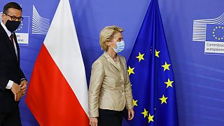 Bruxelas pede sanções financeiras contra a Polónia