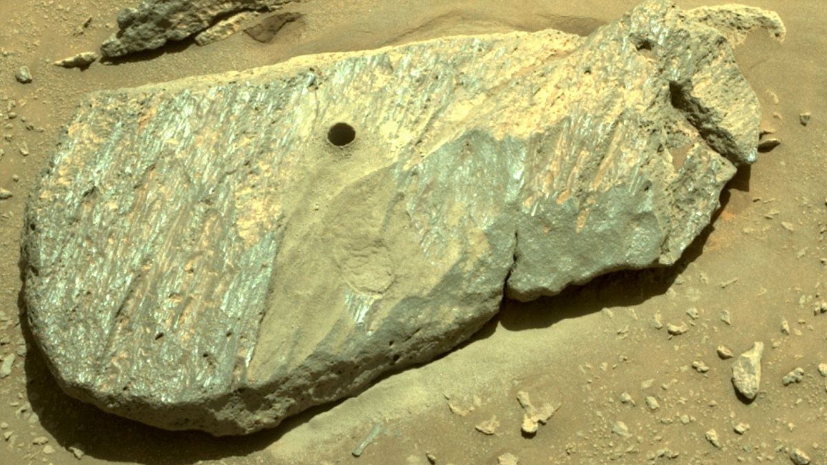 حفاری کاوشگر ناسا در سطح کره مریخ