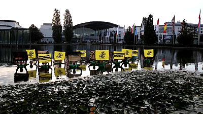 La protesta degli attivisti di Greenpeace
