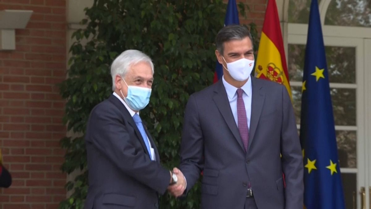 El presidente del Gobierno español, Pedro Sánchez, recibe al presidente de Chile, Sebastián Piñera, en el Palacio de la Moncloa