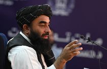 Ein Taliban-Sprecher bei der Verkündung wichtiger Posten der Interimsregierung