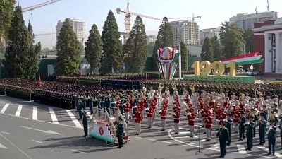 Таджикистан: парад прошел без военной техники
