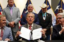 Teksas Valisi Greg Abbott yeni seçim yasasını imzaladı