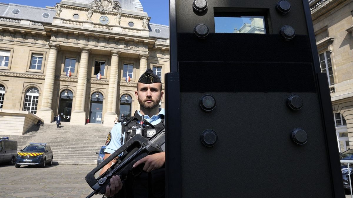Polizist am Pariser Justizpalast