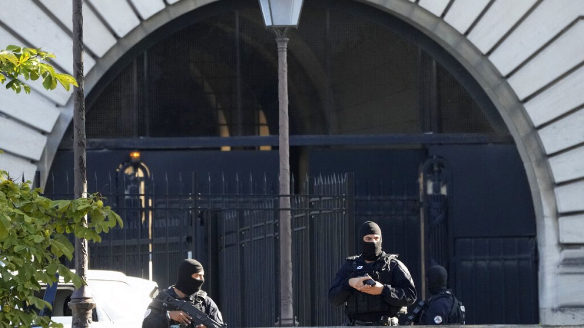 Bataclan-Prozess: Angeklagter Abdeslam (31) erscheint vor Gericht in Paris