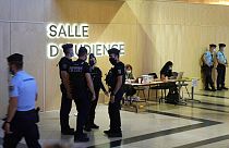 Sécurité renforcée à l'entrée de la salle d'audience où se déroule le procès des attentats du 13-Novembre / Paris, le 08/09/2021