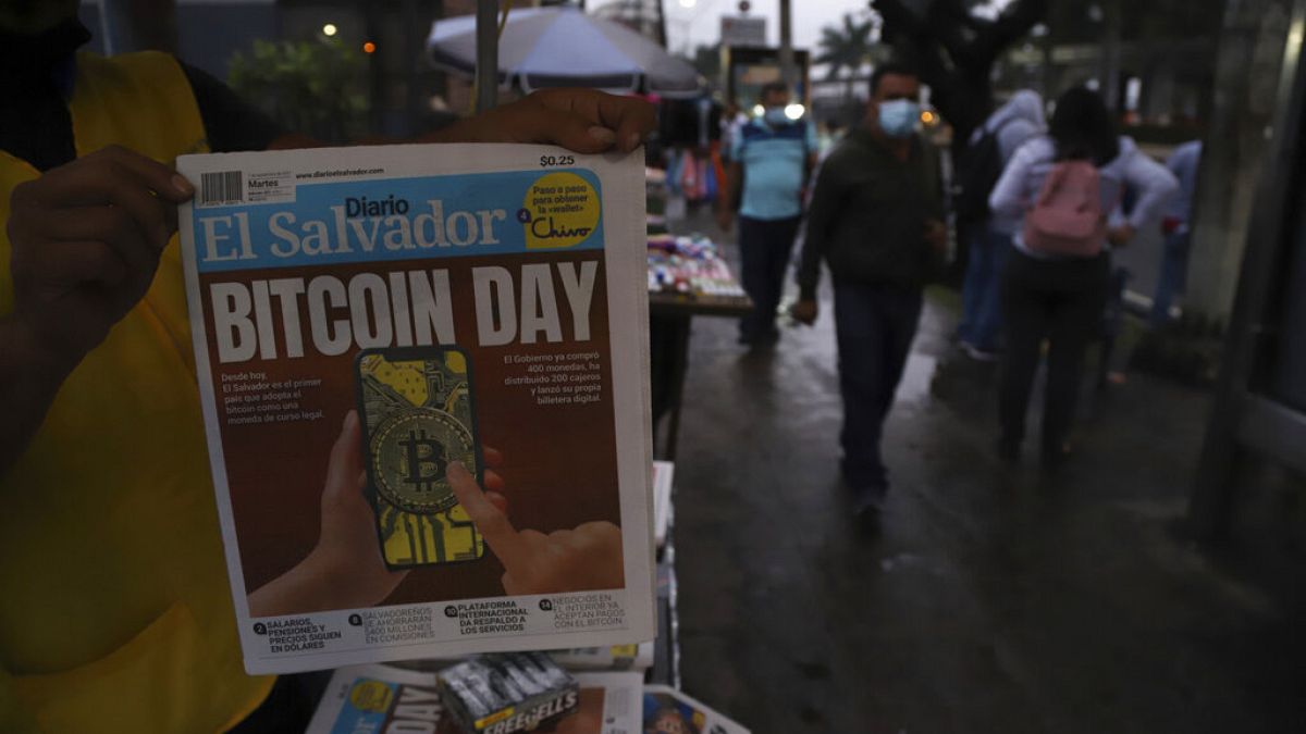 Bitcoin'in yasal olarak kullanılmaya başlandığı El Salvador'da ilk gün sistem çöktü, protestolar yaşandı.