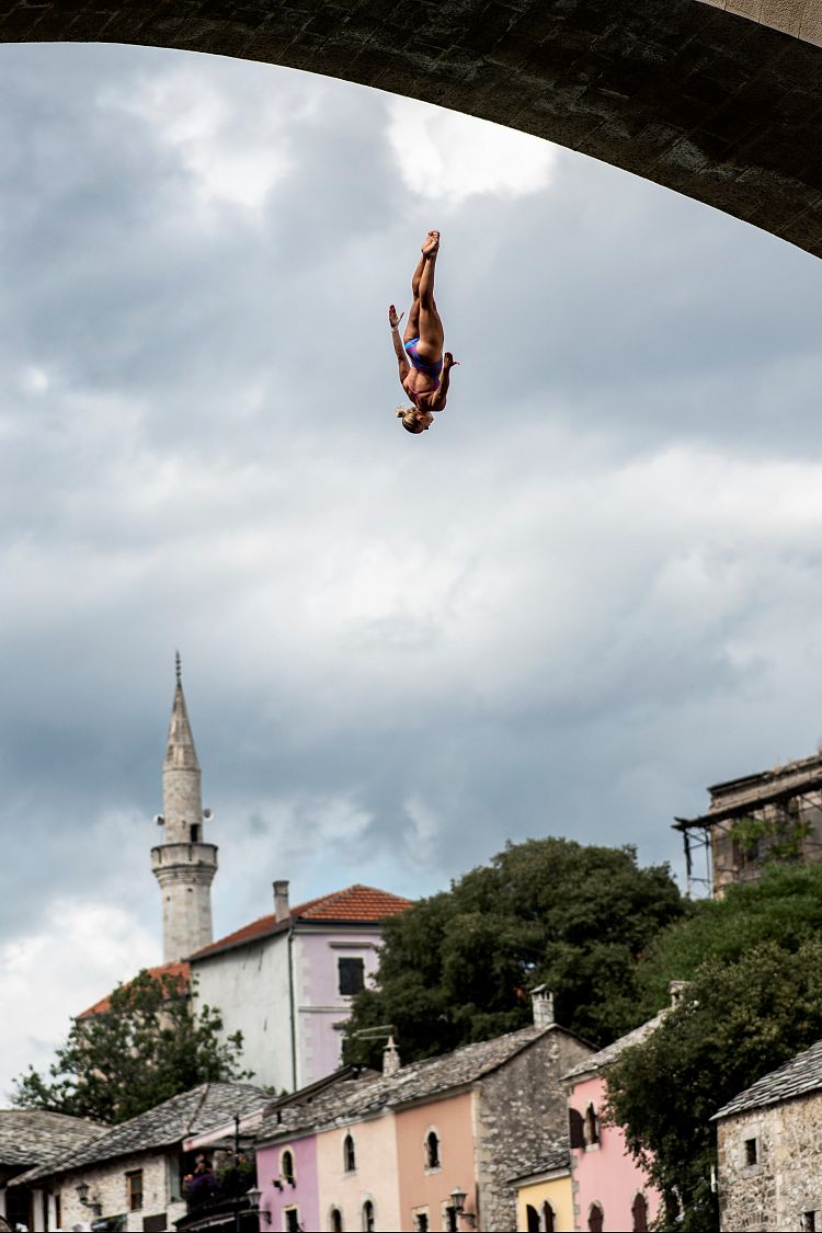 Bridge diving in Bosnia: Brave enough to make the leap? | Euronews