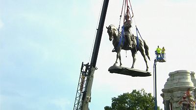 شاهد: ولاية فرجينيا تنزع تمثال الجنرال الكونفدرالي الأمريكي روبرت إدوارد لي المثير للجدل