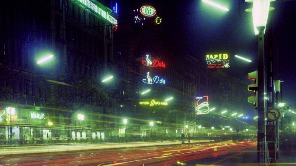Neonfényes Budapest - ilyen volt a főváros a hetvenes években