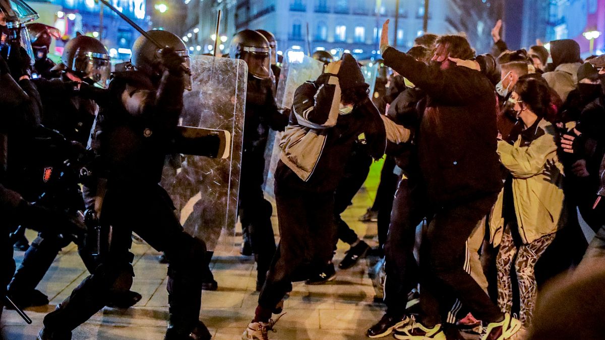 İspanya'da polisin göstericilere müdahalesi