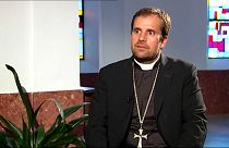 Испанский епископ отказался от сана ради любви 
