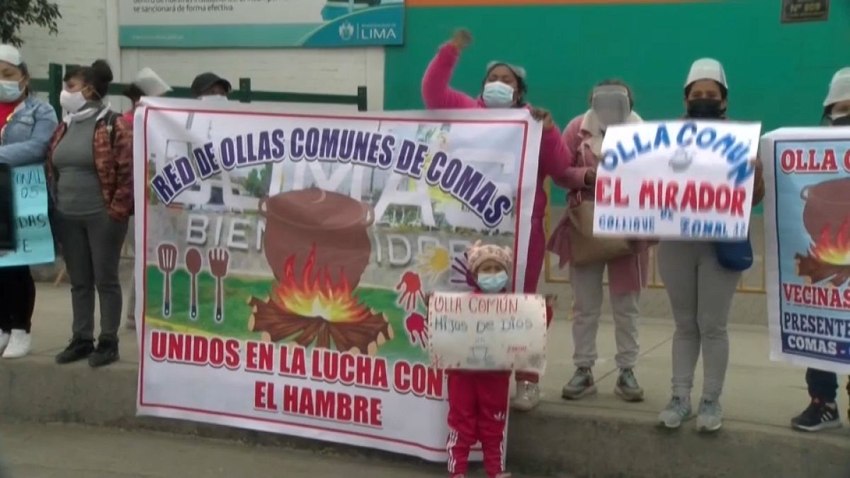 Protesta ante el Gran Mercado Mayorista de Lima contra el desperdicio de alimentos