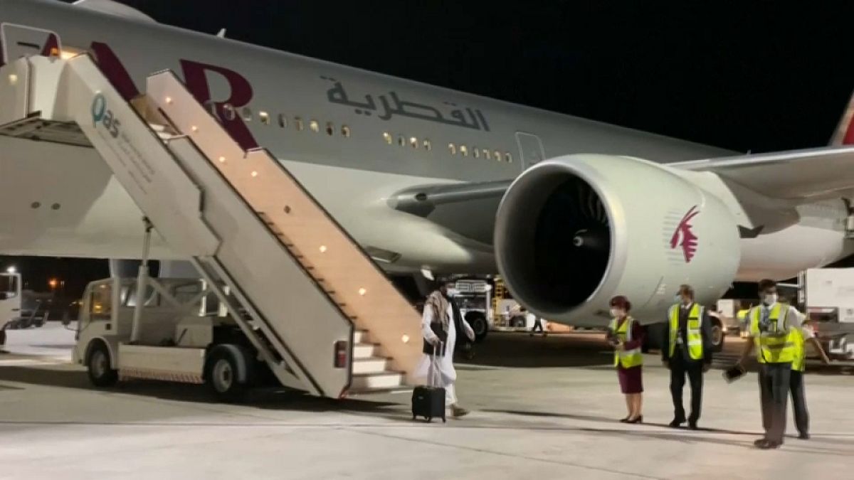 Llega a Doha el primer vuelo comercial de Afganistán desde la retirada de EEUU 