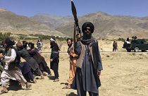 Tálib katona őrt áll valahol Pandzsír tartományban